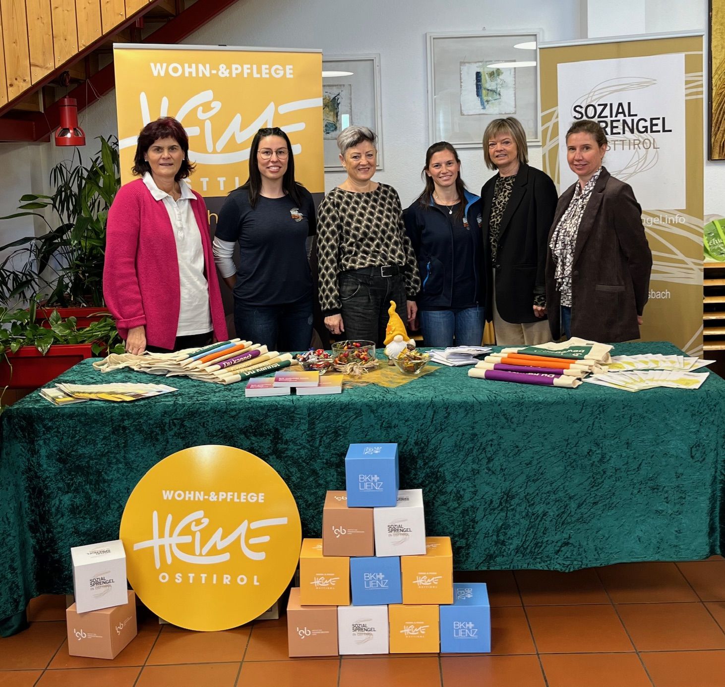 v.l.n.r.: PDL WHP Nußdorf-Debant Annemarie Klaunzer, PDL SGS Matrei Barbara Steiner, KH/Pflegecontrolling Birgit Hassler, PDL StV SGS Matrei Christina Wahler, Institutsleitung IGB/Direktorin Manuela Girstmair, GF SGS Lienz-Land Alice Senfter